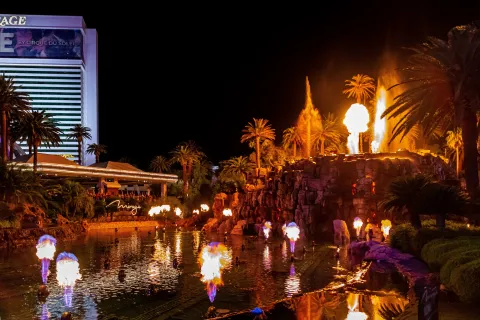 Mirage Hotel and Erupting Volcano Show images