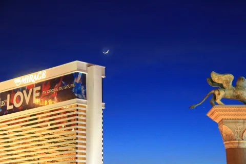 Mirage Hotel and Erupting Volcano Show images