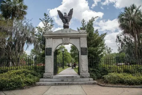 Colonial Park Cemetery images